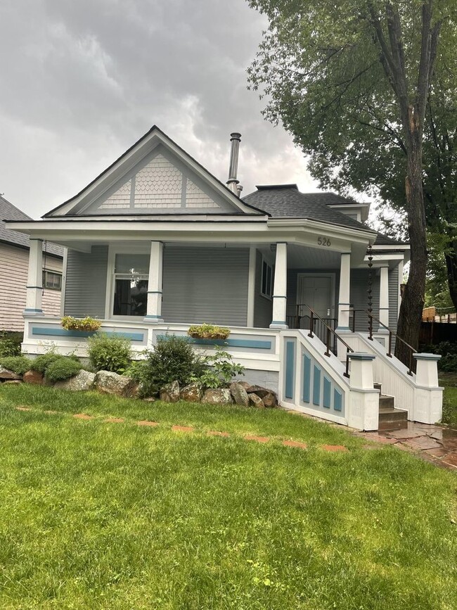 Building Photo - 526 E 3rd Ave