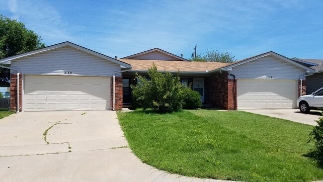 Building Photo - 3130-32 S. Pinecrest Unit 3130