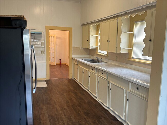 Photo - 4621 Davenport St