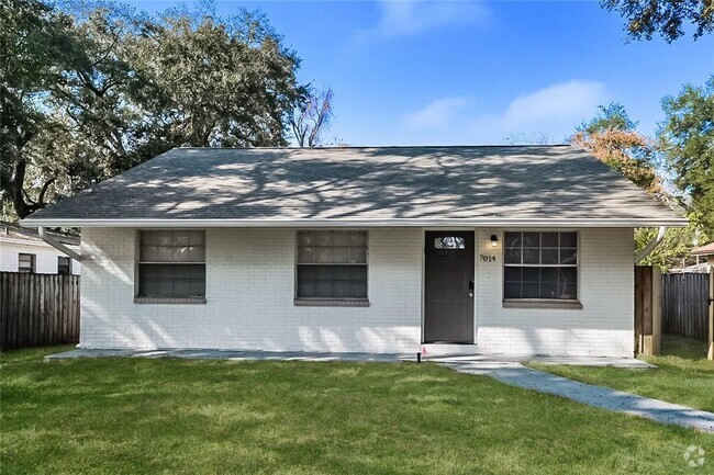 Building Photo - 7014 N Palmetto Ln Rental