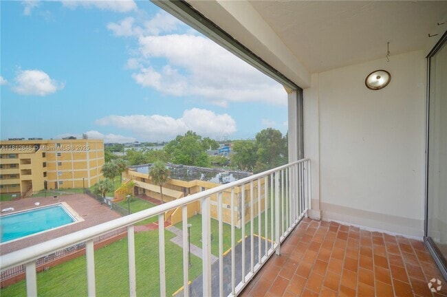 Building Photo - 9210 Fontainebleau Blvd Unit 505 Rental