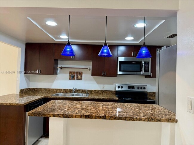 Photo - 16701 NE 14th Ave Unidad 212