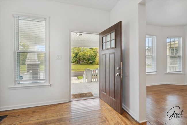 Photo - $1650 - Large 4 Bedroom, Renovated Home