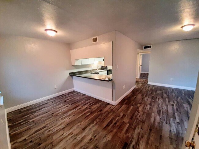 Photo - 507 Cora St Unit 209