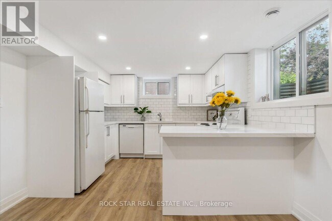 Photo - 129 W 32nd St
