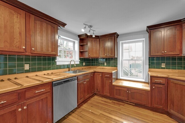 Photo - 22 School St