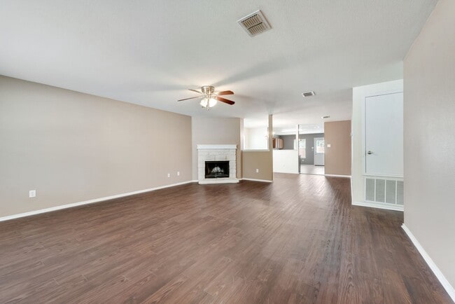 Photo - Charming & Spacious 3 Bedroom In North Keller