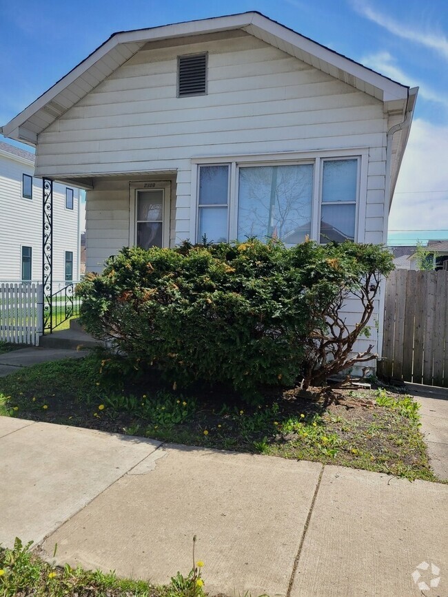 Building Photo - 7319 W Addison St Rental