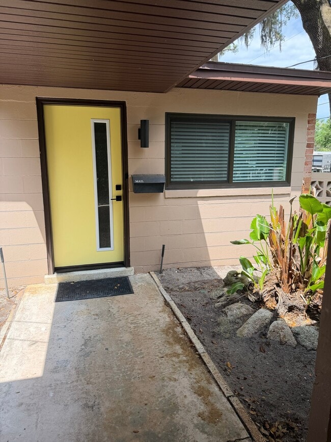 Photo - 1232 Galapagos Ave S