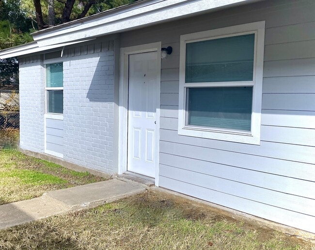 Building Photo - 1906 Finfeather Rd