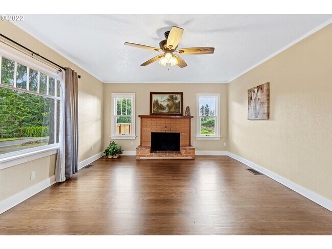 Photo - 5 Bedroom Farmhouse on .95 Acres with ADU