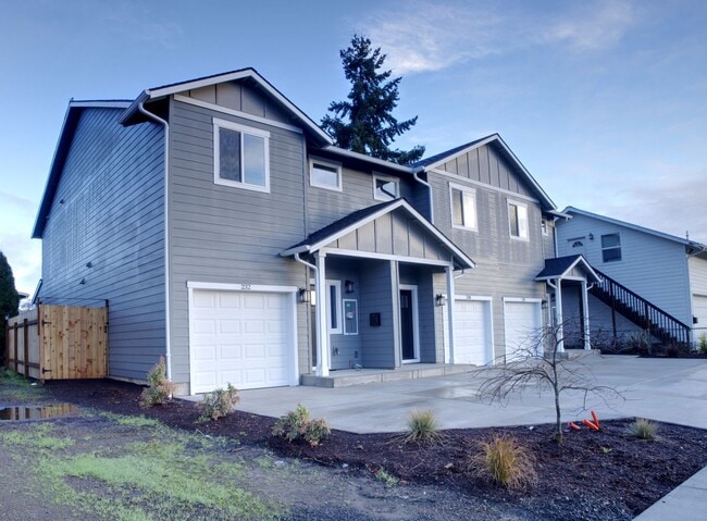 Building Photo - Brand New 3 Bedroom 2.5 bath Triplexes