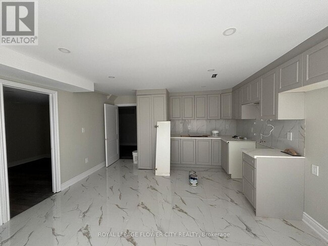 Photo - 200 Hunter Way