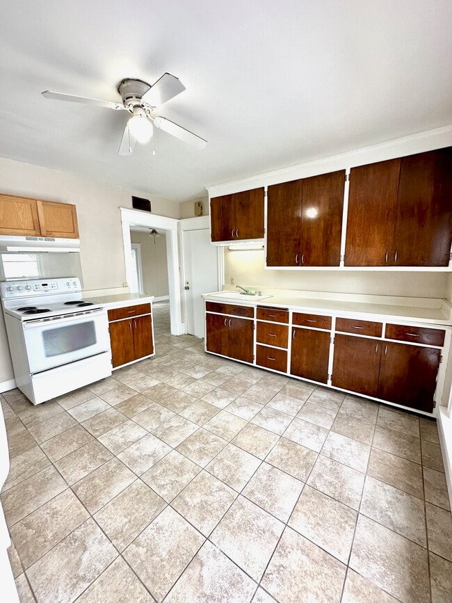 1521 Boyd Ave Unit upper
