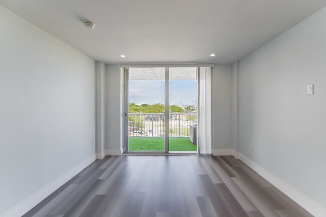 Photo - 1800 W 24th St Unit 712