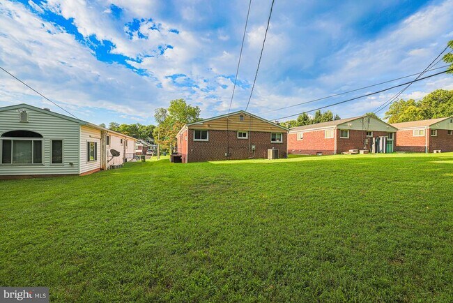 2804 Hanson Ave