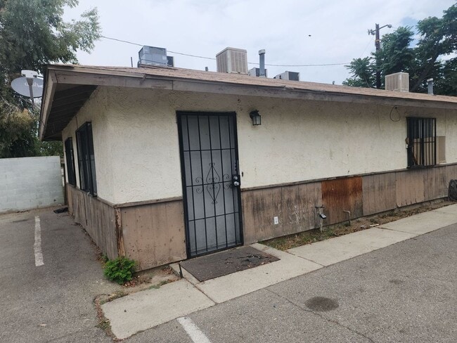 Enjoy this 2 bed/1 bath apartment - Bakers... - Enjoy this 2 bed/1 bath apartment - Bakers...