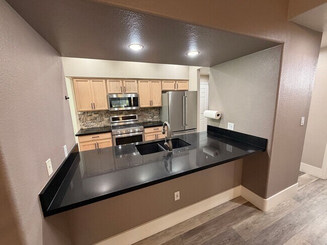 7401 W Arrowhead Clubhouse Dr Unit 1040