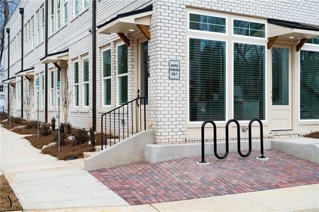 Photo - 9040 Main St