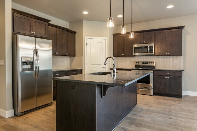 Photo - 1094 Chinook Dr