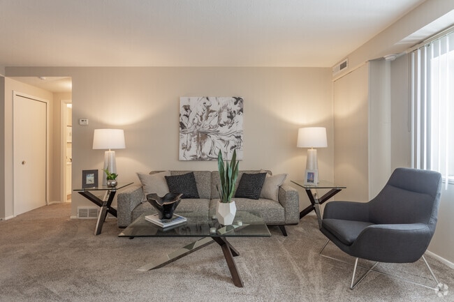 1BD, 1BA - Southgate Towers