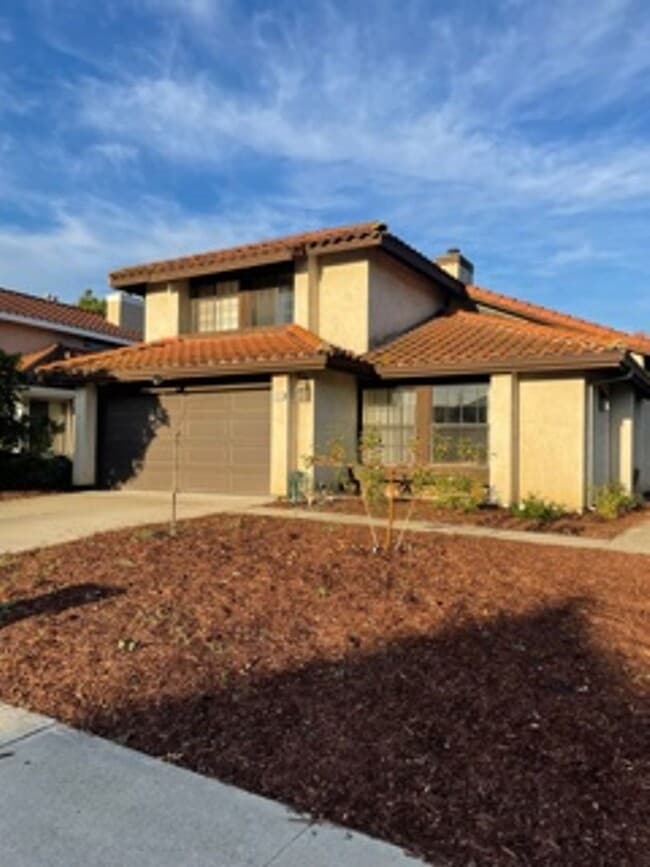 Building Photo - Gorgeous Two Story Home In Union City 3 Bedroom 2.5 Baths