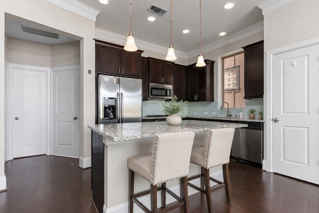 Photo - 1812 Dennis St