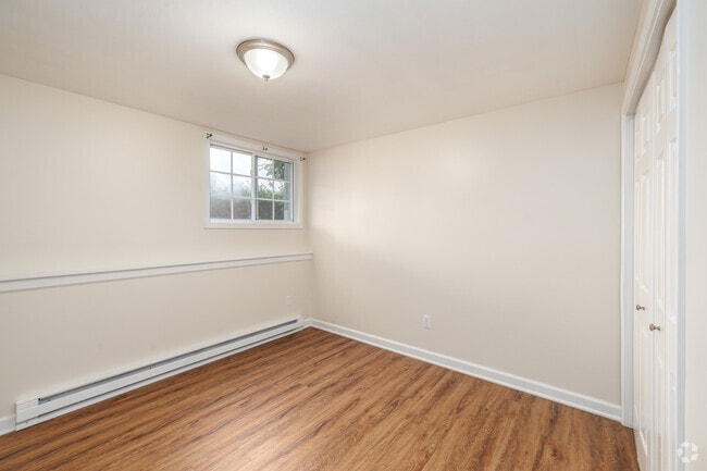 2BR, 1BA - 900SF - Primary Bedroom - Rose May Manor Unit 38