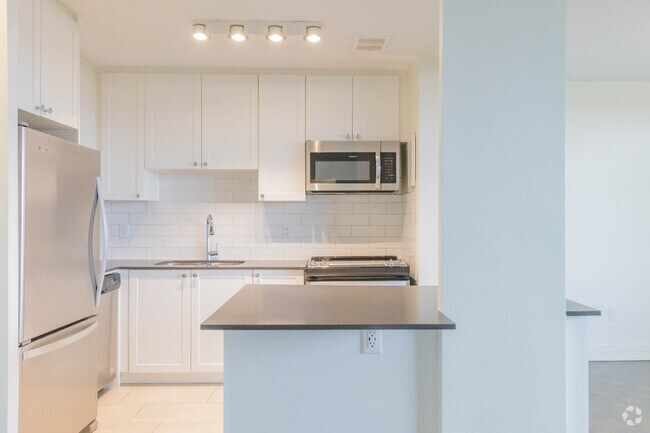 2BR, 1BA - 929SF - Kicthen - Berkley Parkside