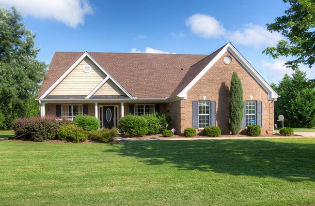 Building Photo - Spectacular 3 Bedroom 2 Bath House in Ocon...
