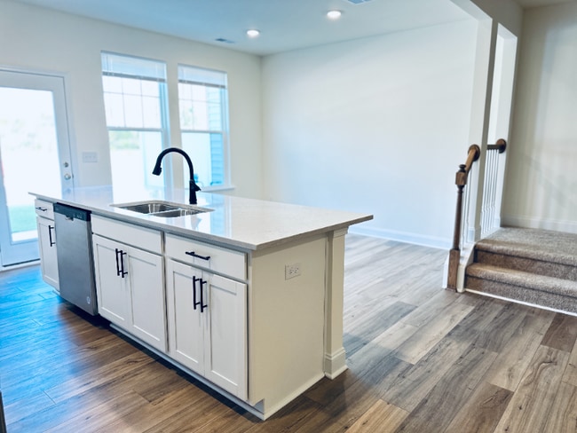 Photo - 107 Hyacinth Ln