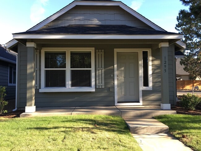 Building Photo - 1295 W Rail Way