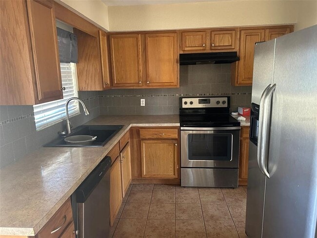 Photo - 485 W Assembly St