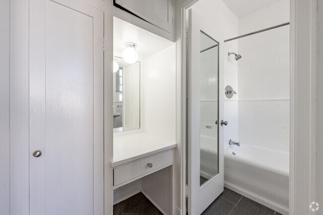 Studio, 1BA - 500SF - Bathroom