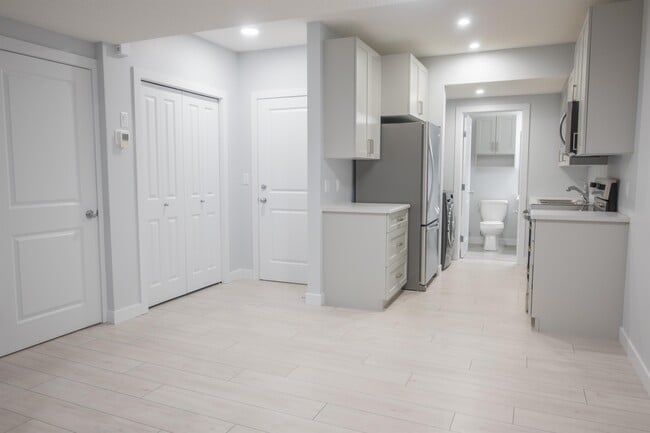 Photo - 1455 Cherniak Way SW