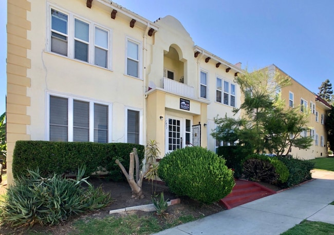 Building Photo - Spacious and bright Large Studio Centrally... Unit Normandie 1851  20 ACTIVE