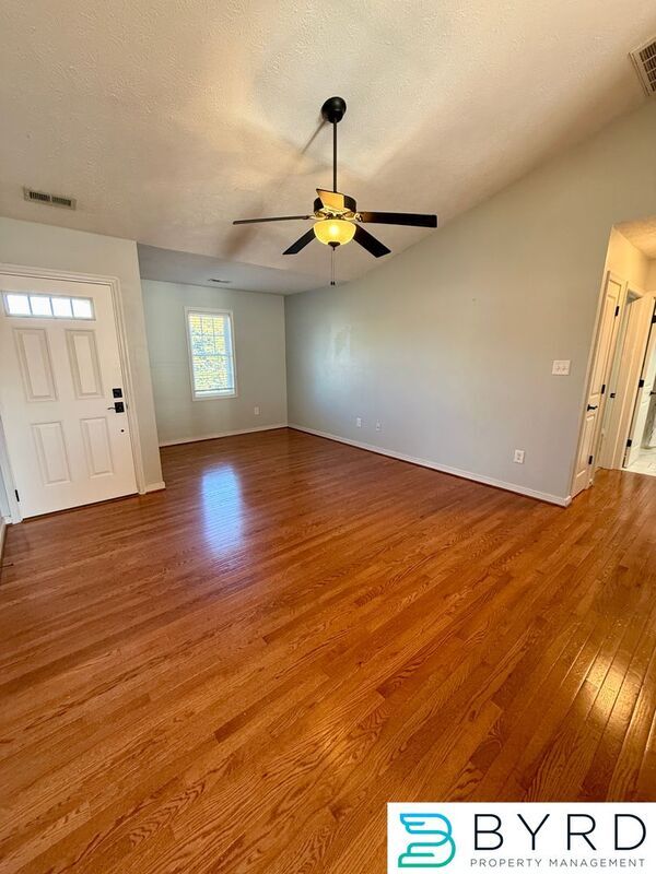 Photo - 1001 Greenview Dr