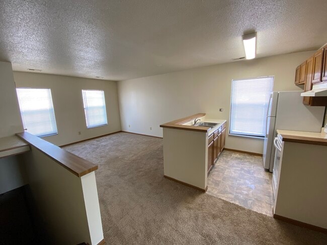 Building Photo - 7340 Hampton Ave Unit B