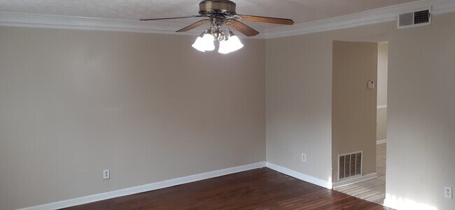 Photo - 3024 Spruce Cir