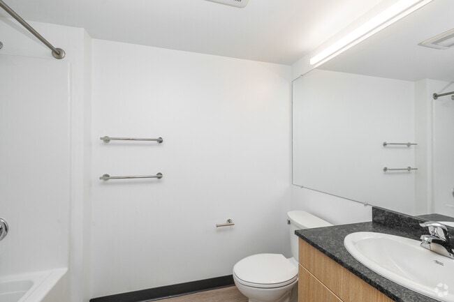 3 habitaciones, 3 baños - 870 pies cuadrados - Baño