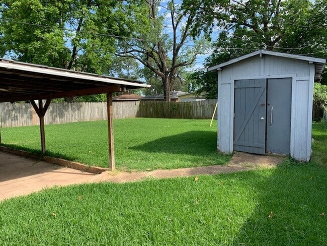 Photo - 1822 Cambridge St