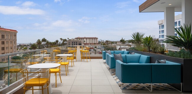 550 Harborfront