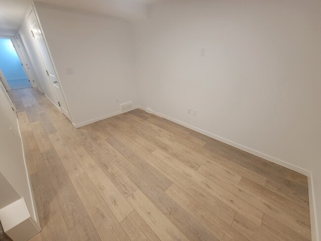Photo - 2023-2210 210 St NW