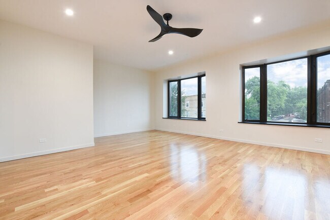 Photo - 3429 W Fullerton Ave Unidad 2