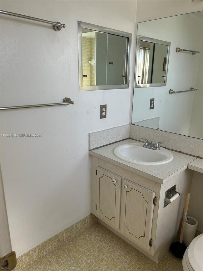 Photo - 329 Farnham P Unit 329