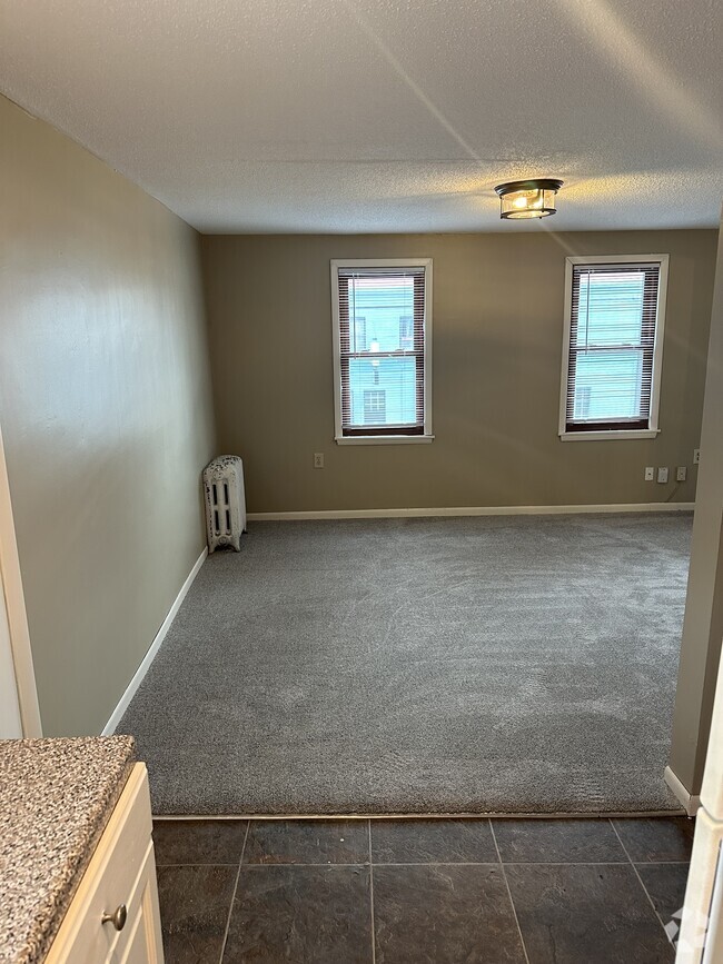 Building Photo - 354 22nd Ave NE Unit Second Floor Rental