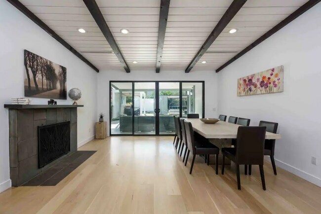 Photo - 23032 Mariano St