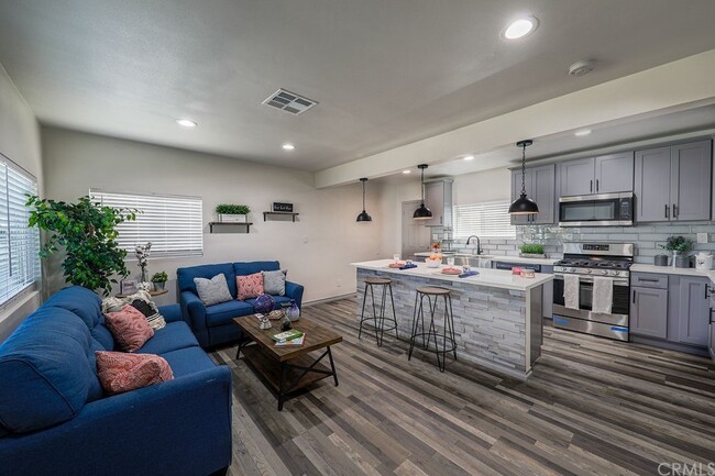 kitchen & LR - 3301 W 108th St House