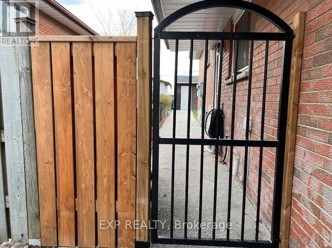 Photo - 866 Flagship Dr