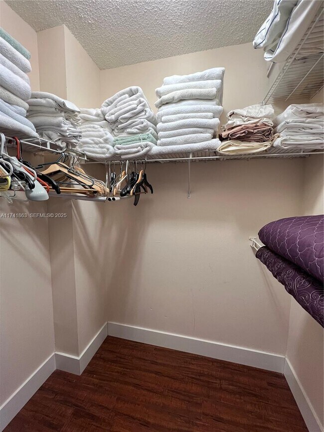 Building Photo - 90 Alton Rd Unit 2110